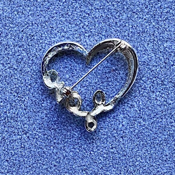 Vintage Silver Heart-shaped Brooch With “Love” Incorporated Into The Design - Picture 2 of 4